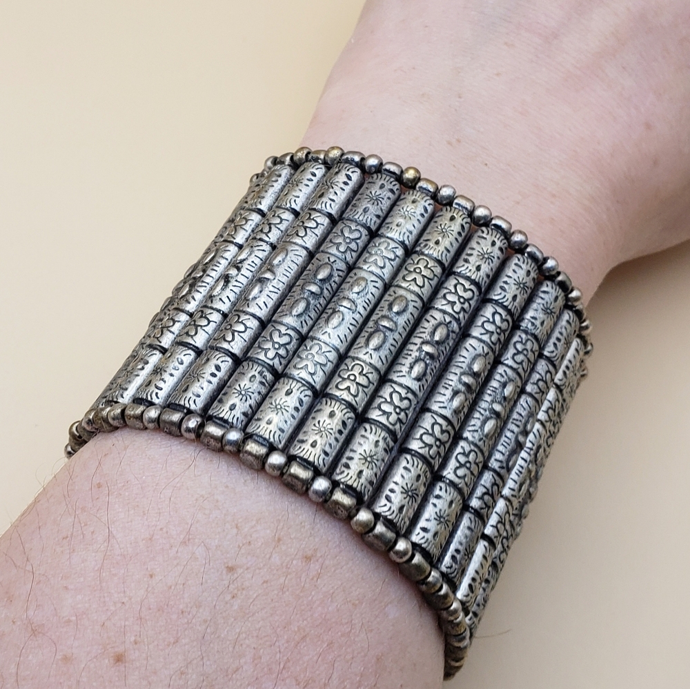 Vintage Wide Silver Metal Floral Etched Long Panel Bar Stretchy Cuff Bracelet